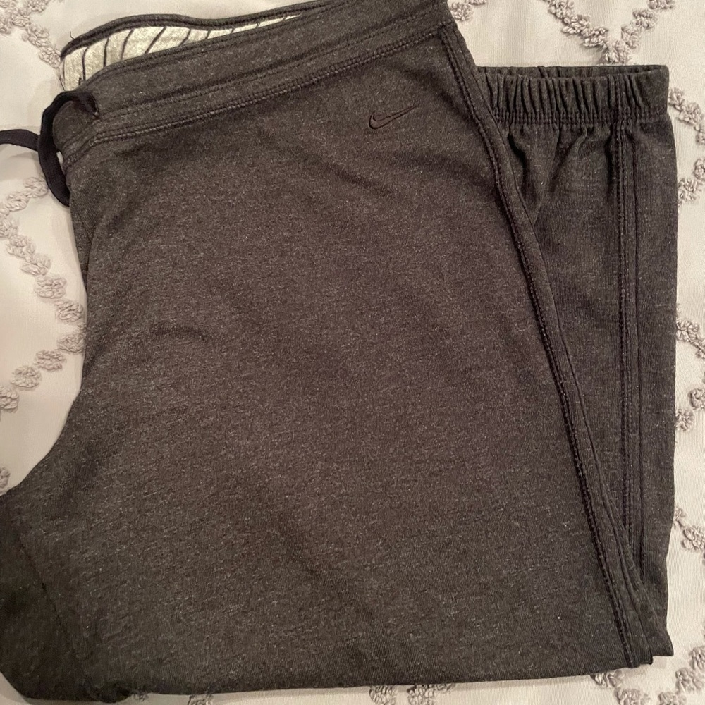 Women’s Nike capris size L